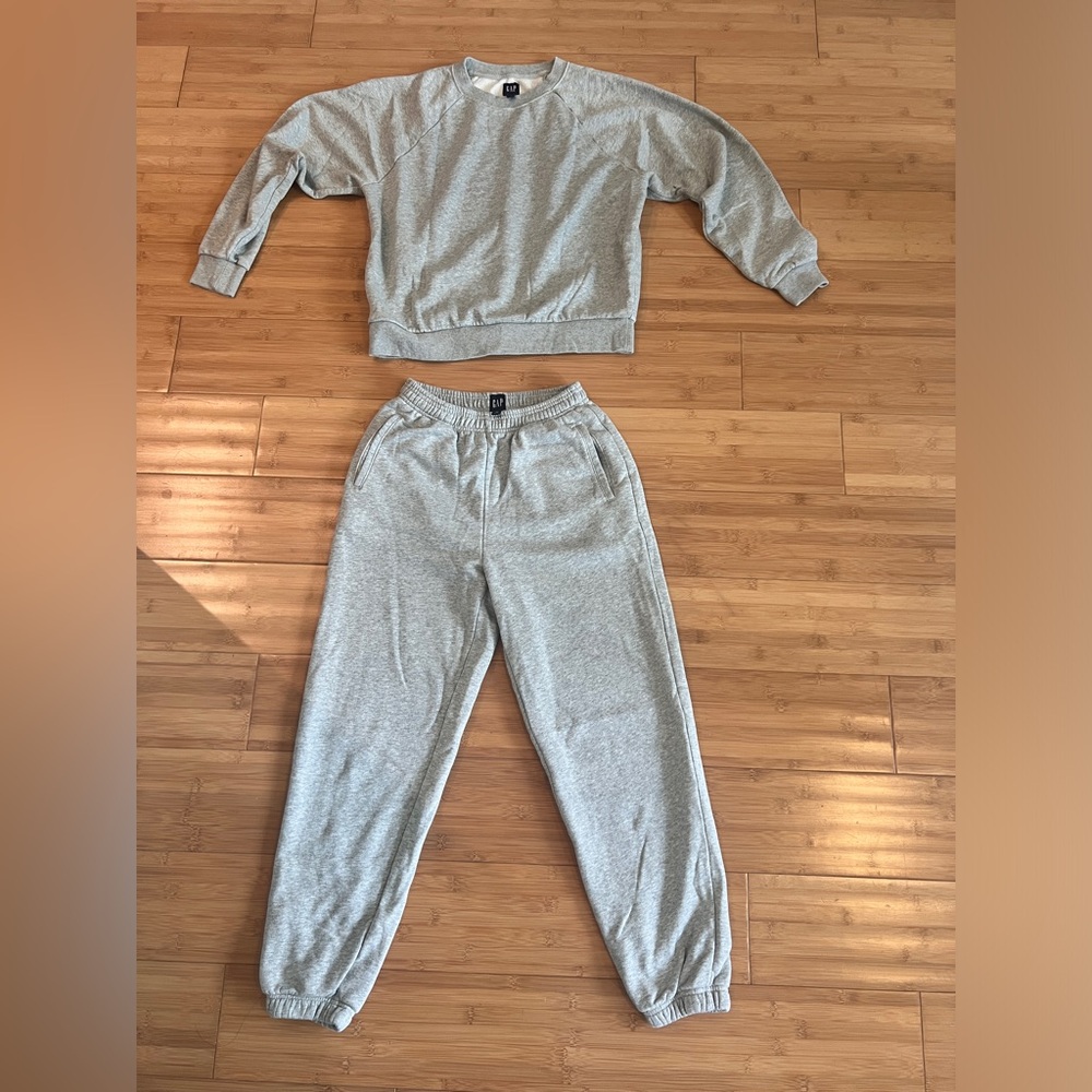 Gap cotton jogger/sweatshirt set